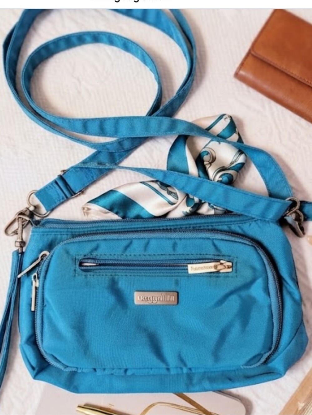 Baggallini Vintage Classic Multi-Zip RFID Wristlet Pouch
